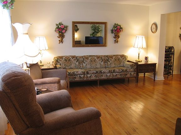 2nd image of 4965 Darien Dr