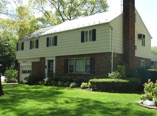 84 Atkinson Rd, Rockville Centre, NY 11570