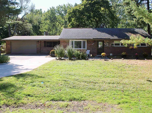 22090 Highview St, Clinton Township, MI 48036