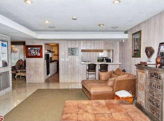 3rd image of 6517 S Holt Ave