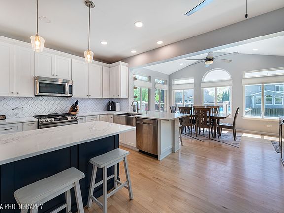 4th image of 3171 Banbury Ln
