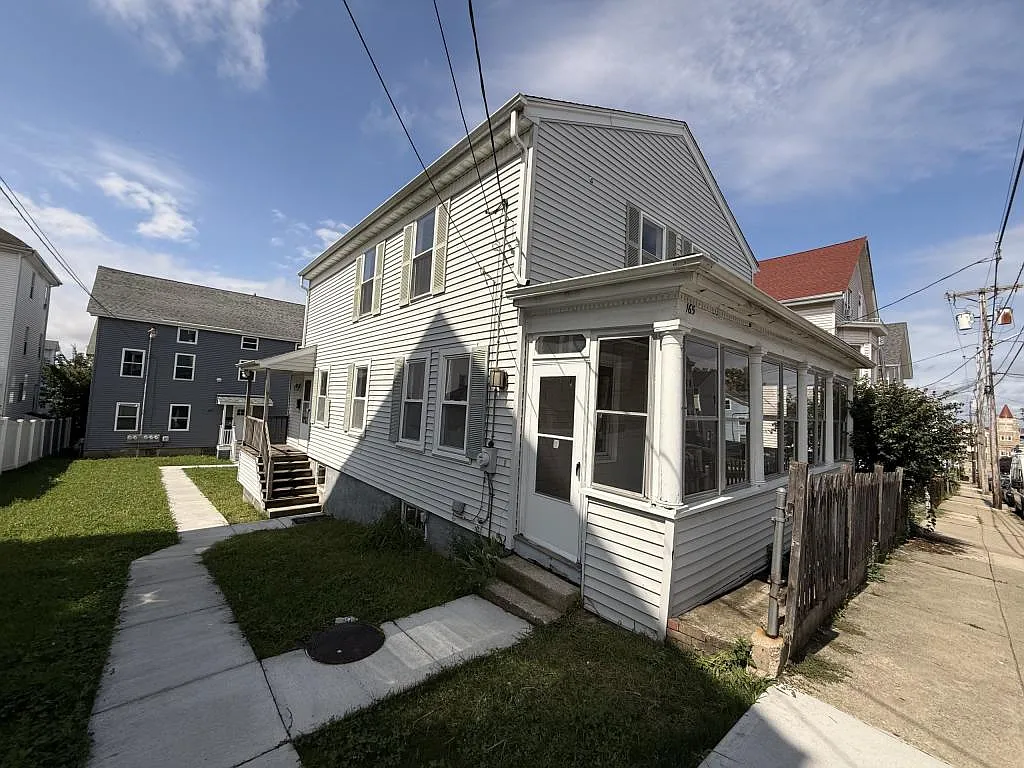 165 Grant St — Photo 3