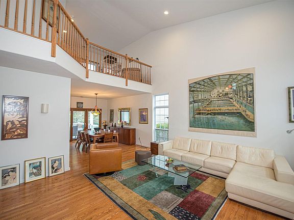 3rd image of 121 Hamlet Dr