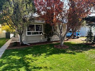 235 W Shawcliffe Cir SW, Calgary, AB T2Y1E8