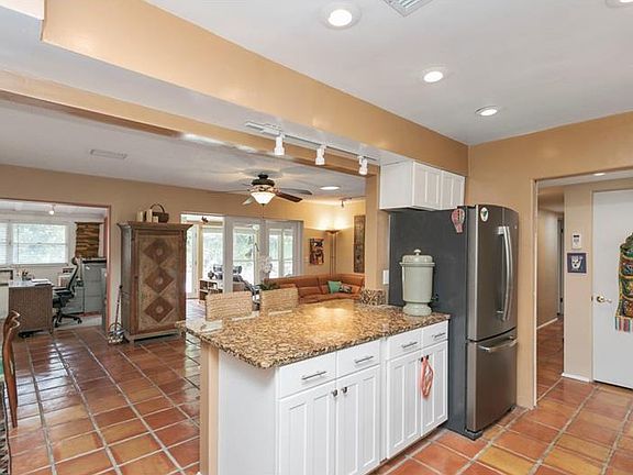4th image of 3809 Wren Ln