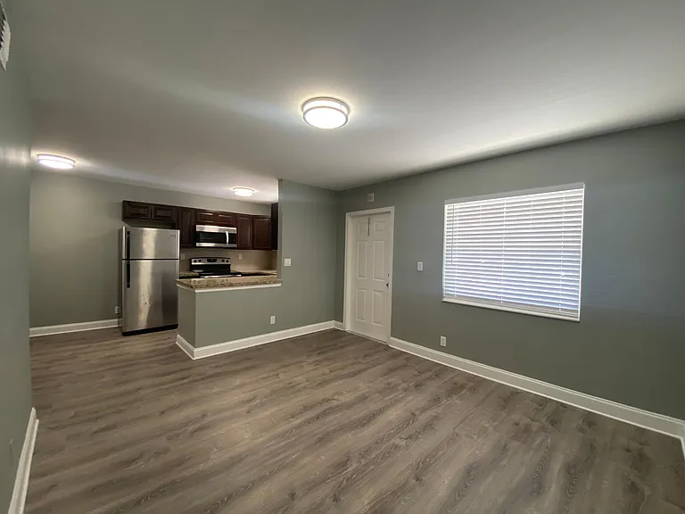 2640 NE 8th Ave #10 — Photo 7