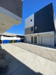 2030 Hauser Blvd, Los Angeles, CA, 90016