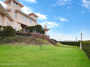 42 Harbour Ct, Staten Island, NY