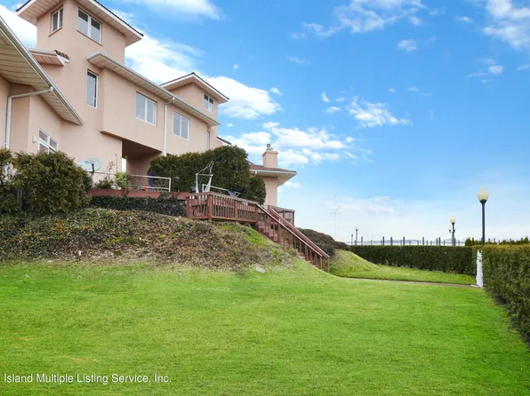42 Harbour Ct, Staten Island, NY 10308
