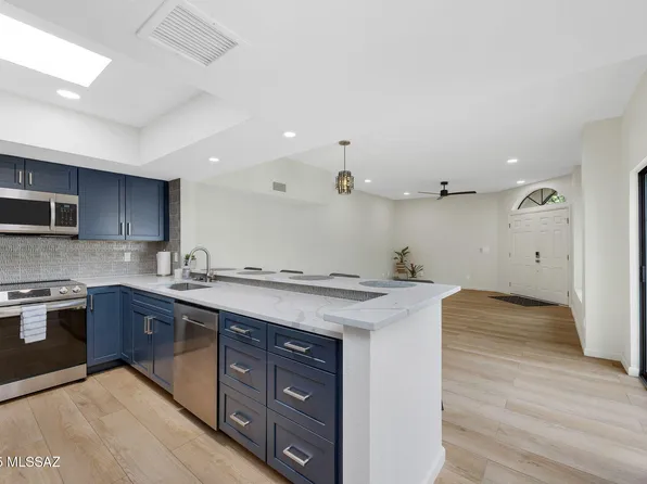 3240 N Little Horse Dr, Tucson, AZ 85712