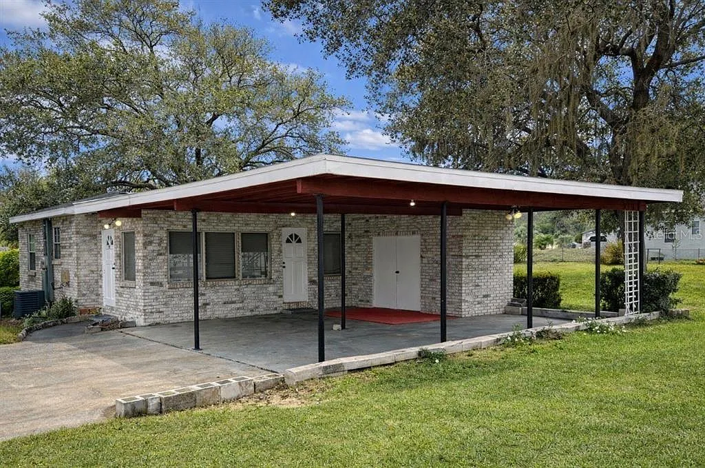 3 bed, 2.0 bath, 1220 sqft, $1,900 — Photo 1