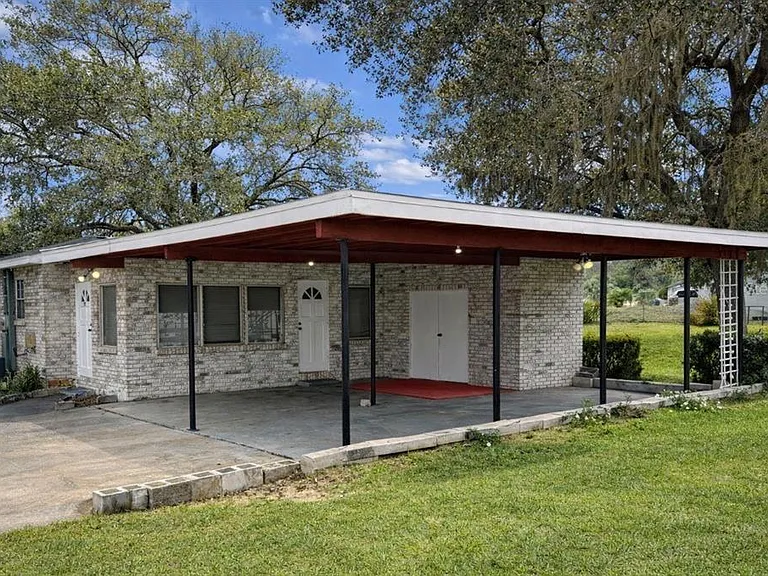 118 E Pine St — Photo 2