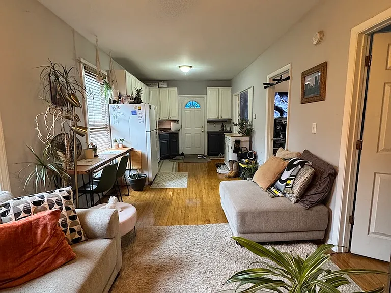 2315 N Greenview Ave #CH — Photo 3