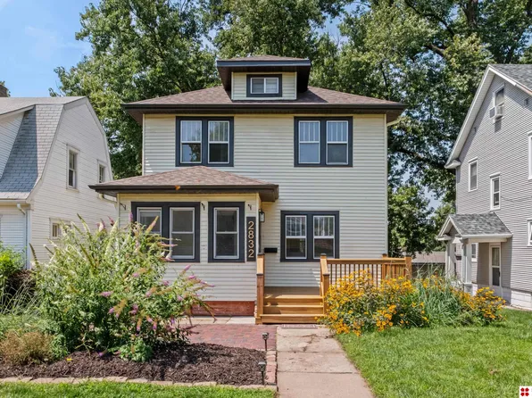 2832 S 31st St, Omaha, NE 68105