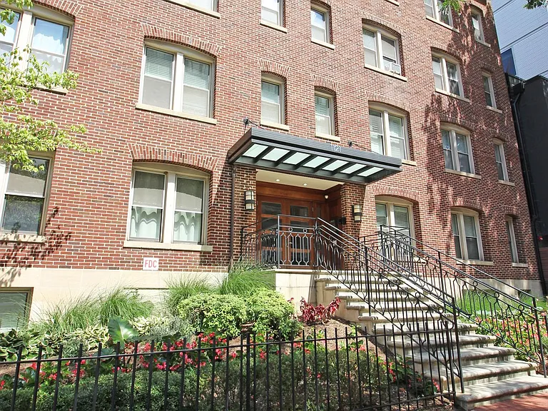 1121 24th St NW #202 — Photo 1