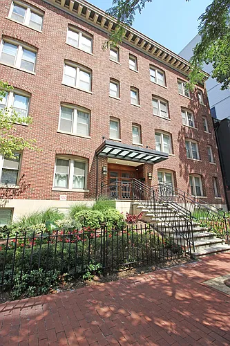 1121 24th St NW #202 Photo 1