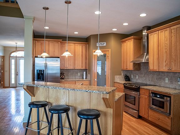 3rd image of 64085 Windrose Way