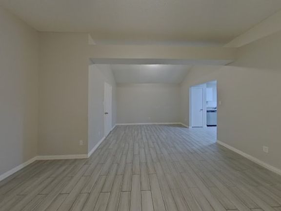 2nd image of 826 Ponselle Dr