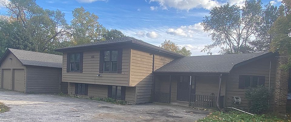 1st image of 29W409 Hawthorne Ln