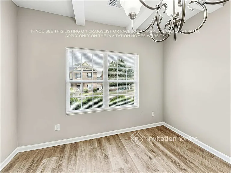 657 Armitage Way — Photo 9