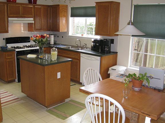 Kitchen and Breakfast Area
