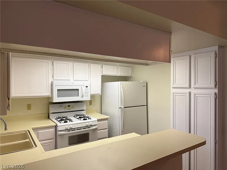 930 N Sloan Ln #203 — Photo 4