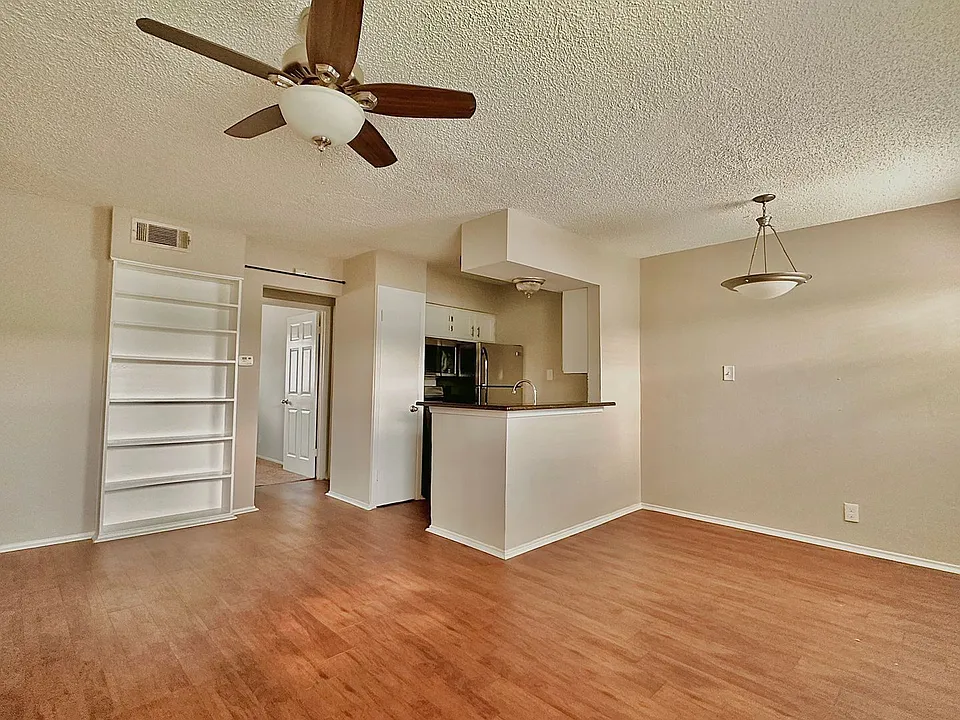 2401 Manor Rd #224