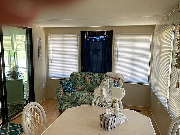 4th image of 98 Big Oak Ln