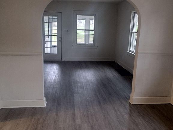 2nd image of 430 McKinley St
