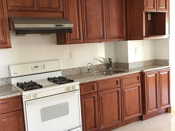 4th image of 158-37 73rd Ave