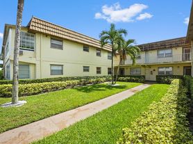 52 Saxony Cir, Delray Beach, FL