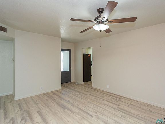 4th image of 8 Sunset Pl