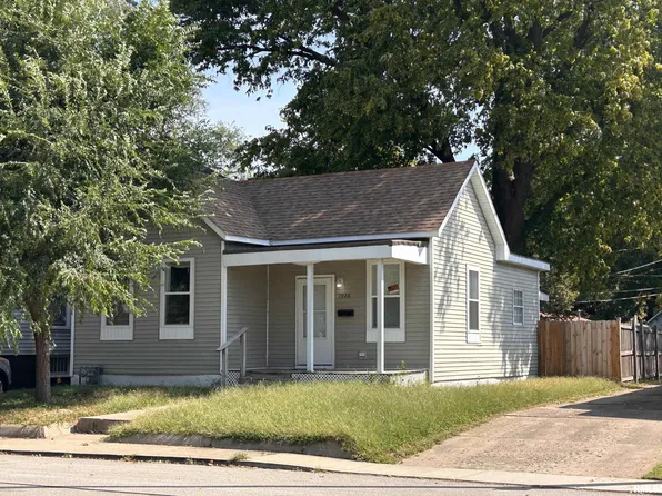 1928 N 8th St, Springfield, IL 62702