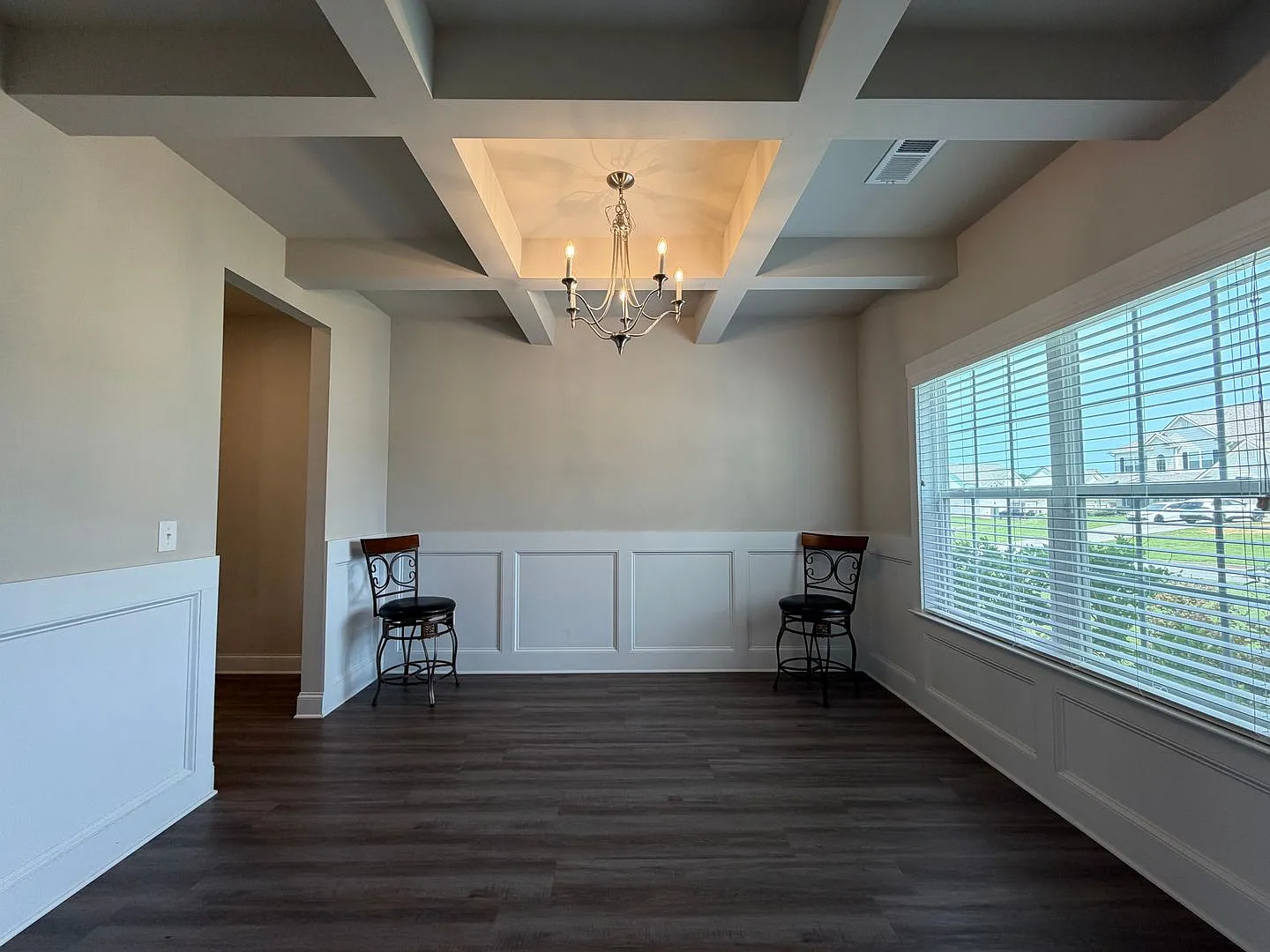 Spacious 4/2.5 House in Rydal- $2,995 — Photo 3