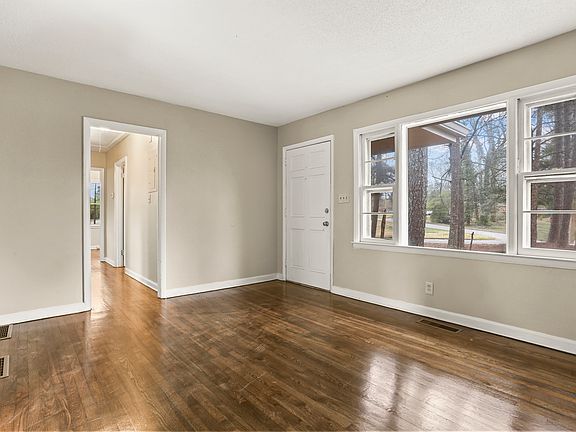 4th image of 2035 Frank Ln SE