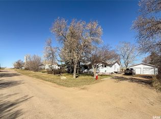 208 1st Street E, Climax, SK S0N 0N0