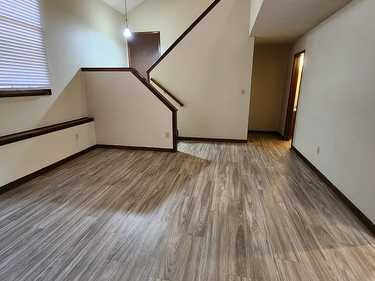 1023 E Redwood Rd — Photo 18