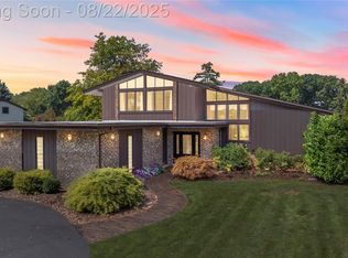 29130 E River Rd, Grosse Ile, MI 48138