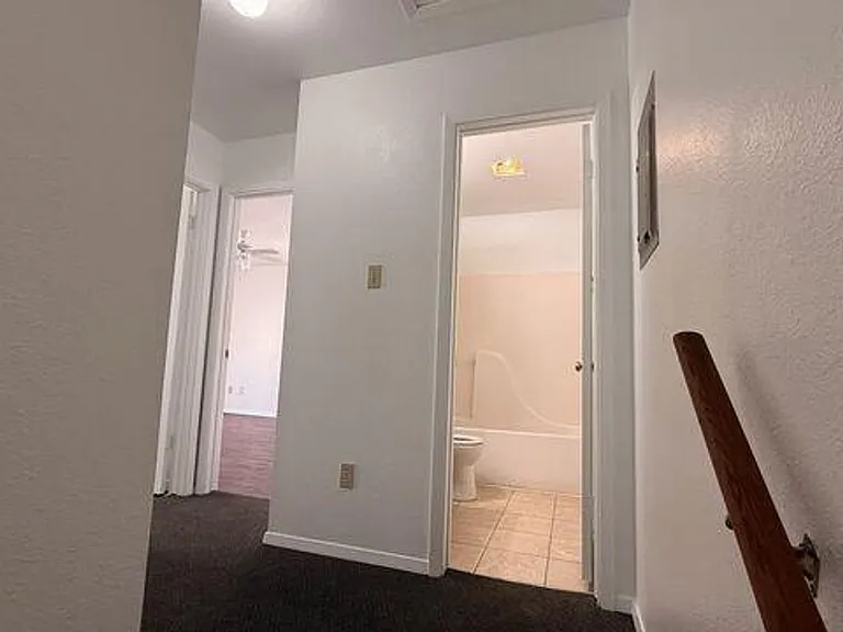 2203 Creekside Ln — Photo 14