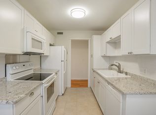 90 Heritage Vlg #E, Southbury, CT 06488