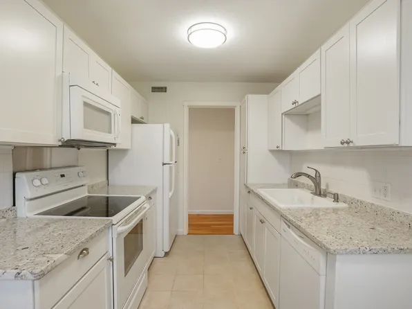 90 Heritage Village #E, Southbury, CT 06488