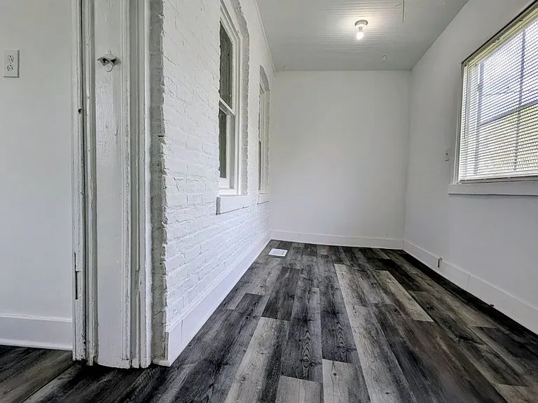 7315 S Kenwood Ave — Photo 9