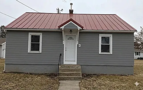 609 1st St W Photo 1