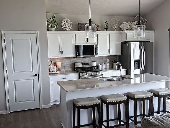 5th image of 6309 W Valentine St