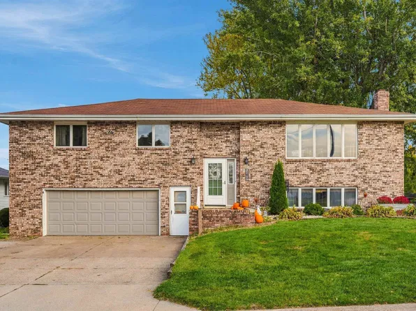 105 6th St SE, Farley, IA 52046
