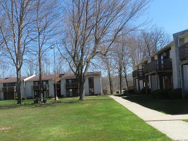190 N Oberlin Rd — Photo 3