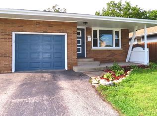 555 Elsie Ave, Crest Hill, IL 60403