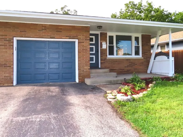 555 Elsie Ave, Crest Hill, IL 60403