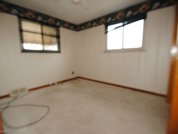5th image of 16220 Edgewood Ct