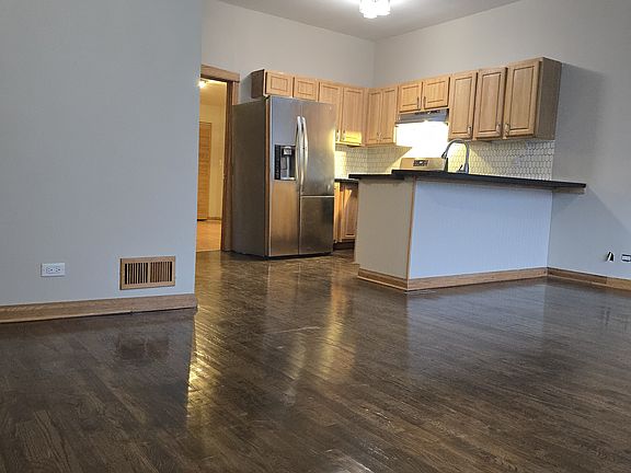 2nd image of 538 W 46th Pl #1